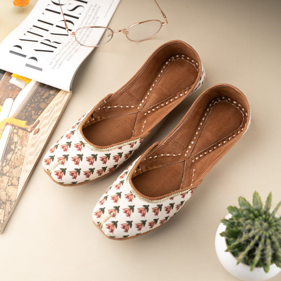White Floral Jutti